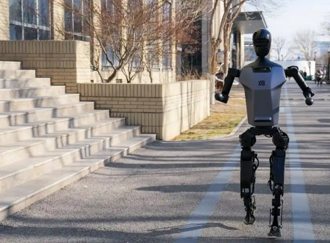 宇树机器人跑出10米/秒逼近人类巅峰